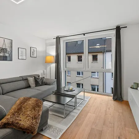 Modernes Mit 2 Schlafzimmern & Balkon In Mitte *