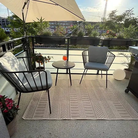 Modernes Mit 2 Schlafzimmern & Balkon In Mitte