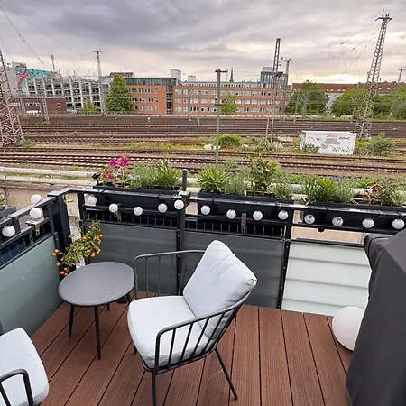 Modernes Mit 2 Schlafzimmern & Balkon In Mitte דירה *