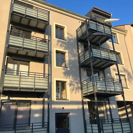 Modernes Mit 2 Schlafzimmern & Balkon In Mitte דירה *