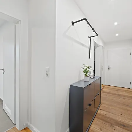 Modernes Mit 2 Schlafzimmern & Balkon In Mitte דירה *