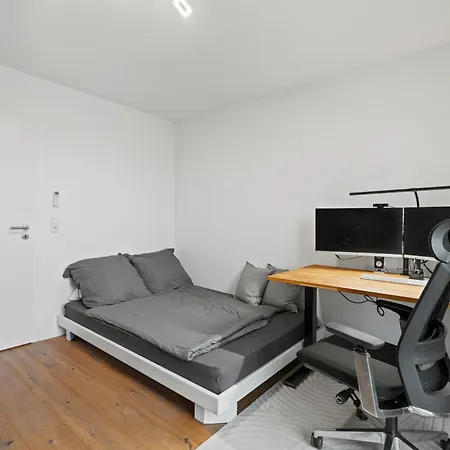 Modernes Mit 2 Schlafzimmern & Balkon In Mitte דירה הנובר