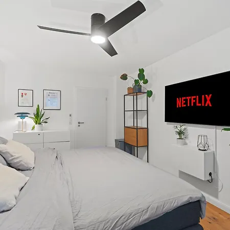 Modernes Mit 2 Schlafzimmern & Balkon In Mitte