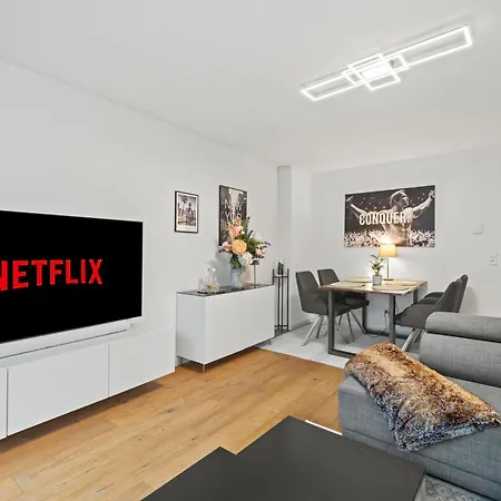 Modernes Mit 2 Schlafzimmern & Balkon In Mitte דירה