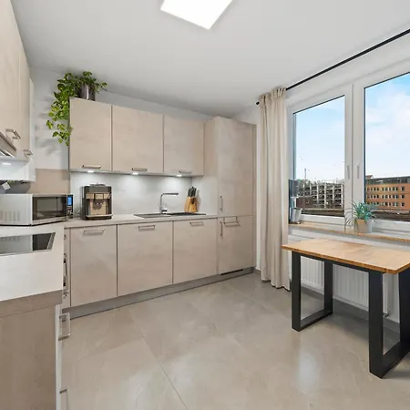 דירה Modernes Mit 2 Schlafzimmern & Balkon In Mitte