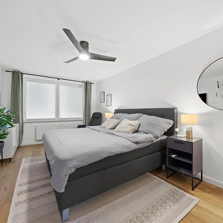 Modernes Mit 2 Schlafzimmern & Balkon In Mitte דירה הנובר