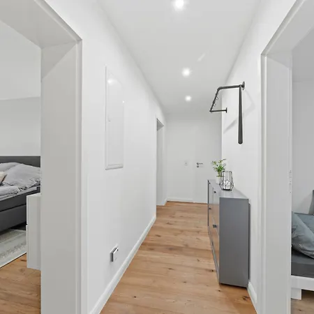 Modernes Mit 2 Schlafzimmern & Balkon In Mitte הנובר