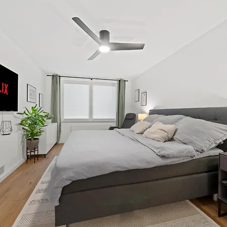 Modernes Mit 2 Schlafzimmern & Balkon In Mitte הנובר